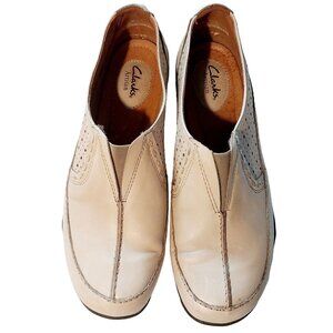Clarks Artisan Beige Leather Womens Slip-On Shoes Size 9W Perforated Design Comf